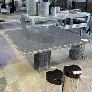 Granit bord 100x100x75 cm med poleret bordplade