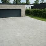 indkørsel med 30x60x10 i grå