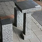 Granit cafesæt med 1 bord 60x60x75 cm og 2 skamler 30x30x45 cm