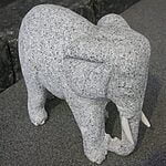 Elefant med Hvide Stødtænder 30 cm