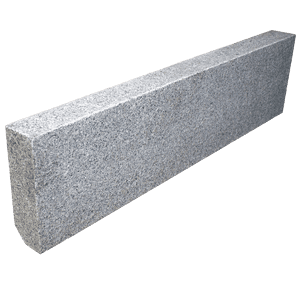 Granit kantsten med skrå kant i lysgrå