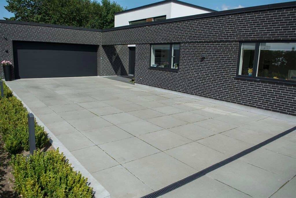 invester i indkorsel med fliser