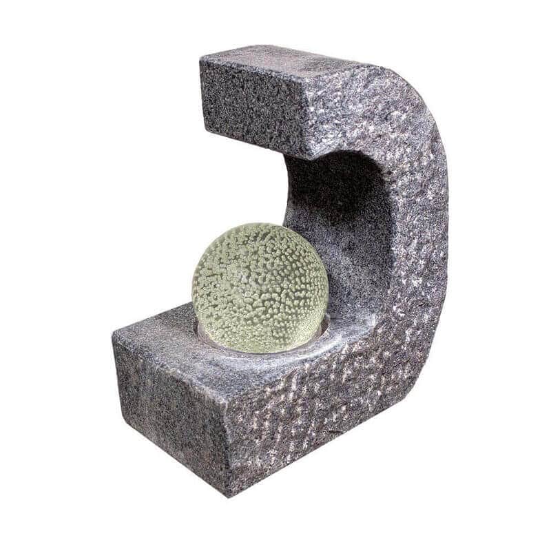 vandsten i granit med kugle 1