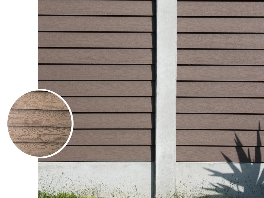 Komposit Klink H10 cm Brun med grå betonstolper 1 klink 10cm brun struktur betonstolper