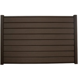 Sort blokhus med sorte alustolper