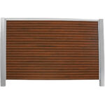 Brun raftekomposit med stålstolper