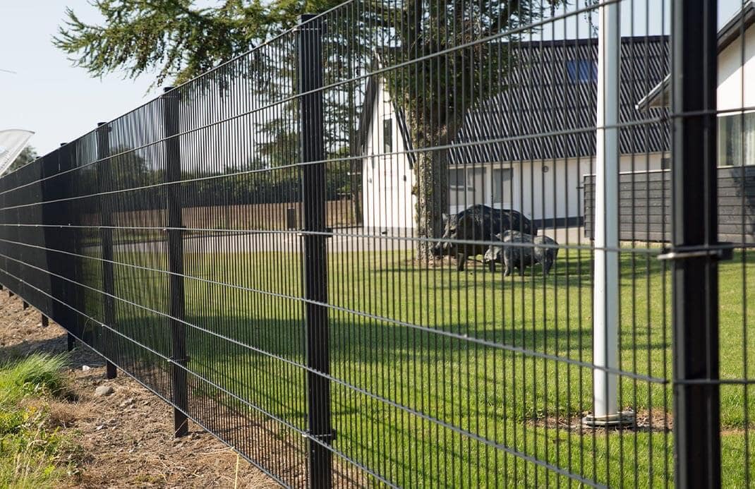 panelhegn stolper sort