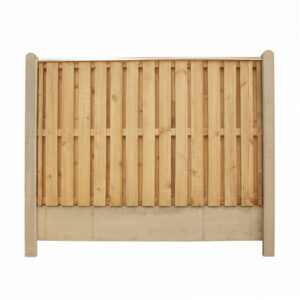 Bræddehegn Vandret med grå betonstolper