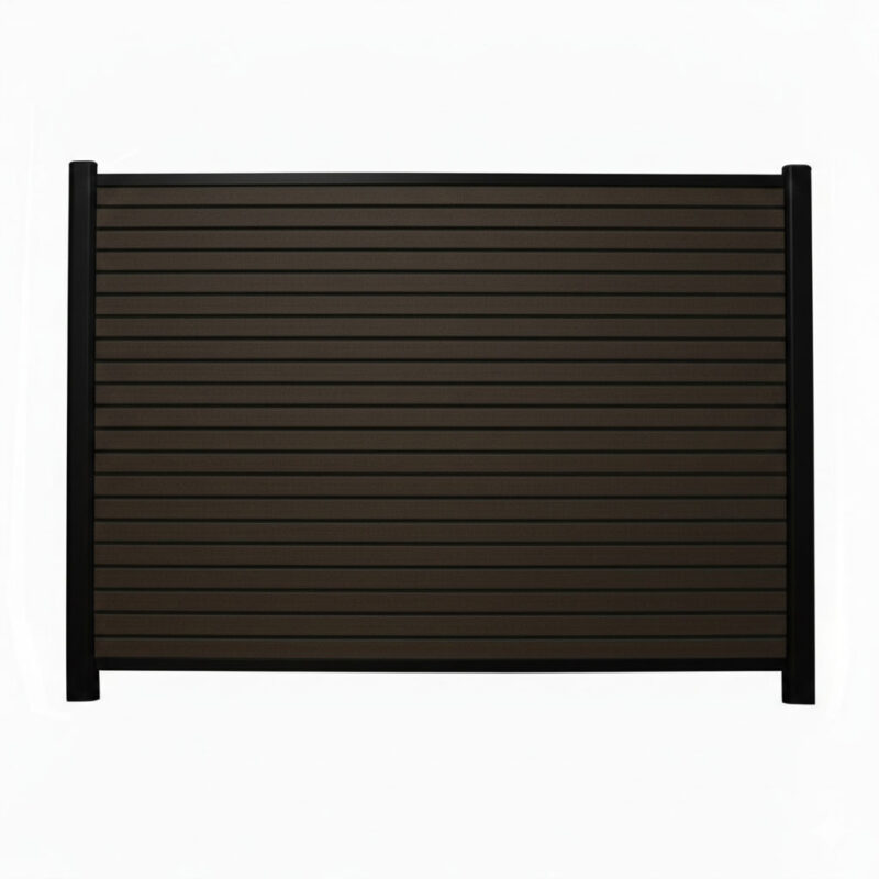 komposit listehegn med sorte alustolper 1