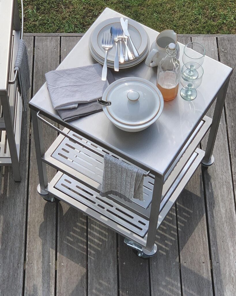 Galvaniseret serveringsbord – perfekt til aftener på terrassen 👏 🌖…