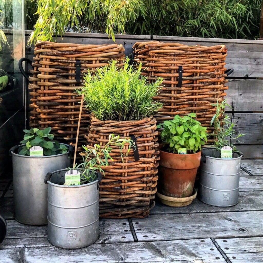 Rattan baskets and steel baskets 😍 #terrasse #kurve #rattan #rattankrukker…