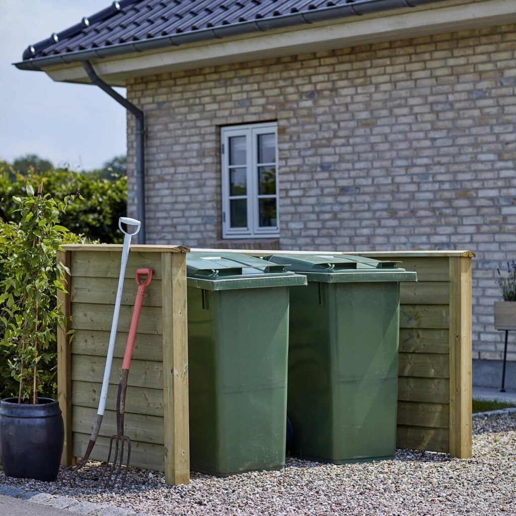 Trykimprægneret renovationsskjuler 😍 #skraldespandsskjuler #forhave #have #inspiration #renovationsskjuler