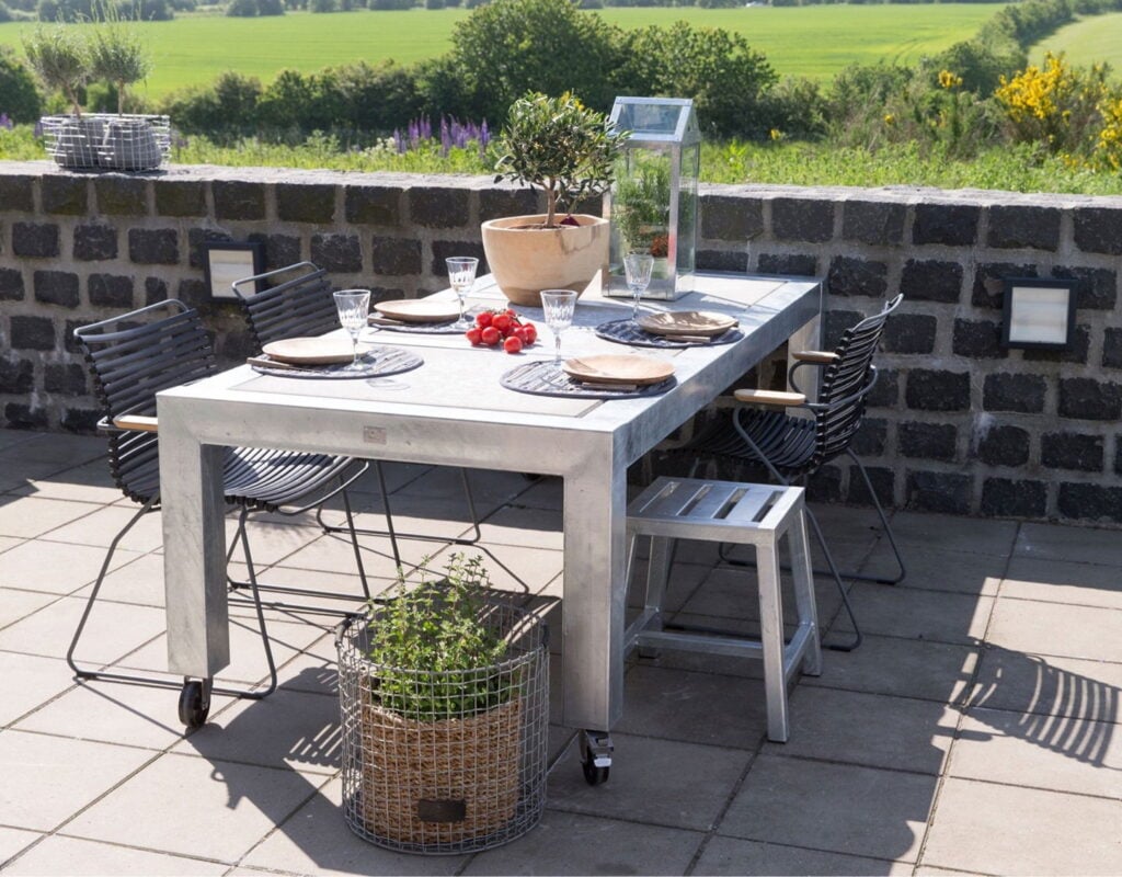 Galvaniseret havemøbler – vedligeholdelsefrie og smukke 😍 #terrasse #haveinspiration #have…