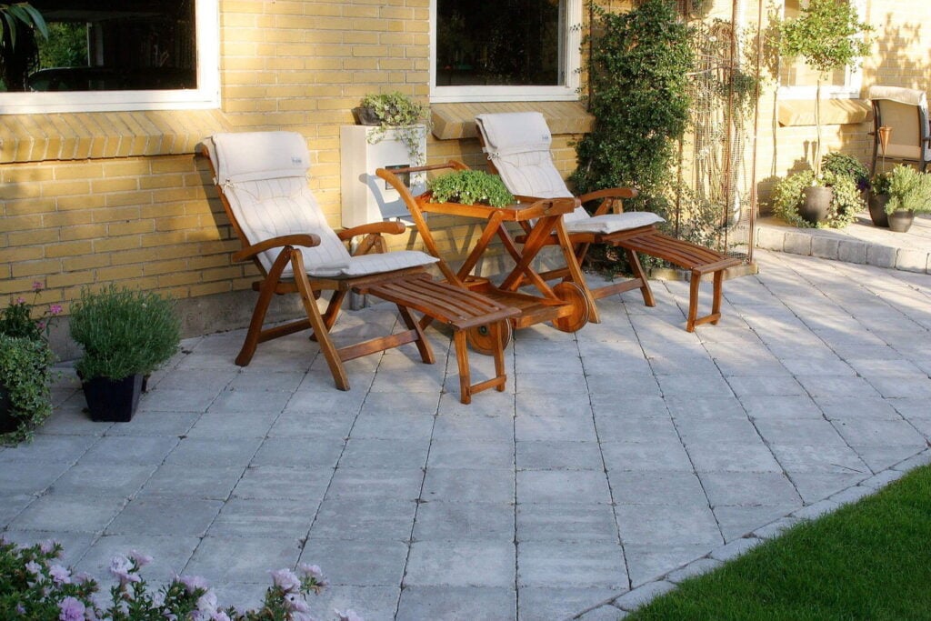 Herregårdssten 28x28 til terrasser og indkørsler #herregårdssten #belægningssten #stentilhaven #havesten…