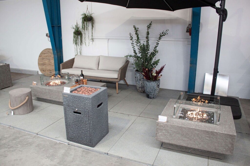 Skab hyggestemning med et ildbord på terrassen 😍 #ildbord #terrasse…