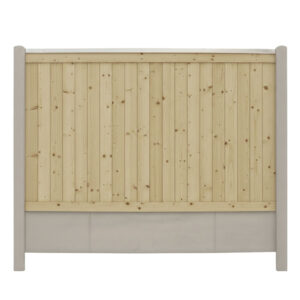 Plankehegn Lodret med grå betonstolper